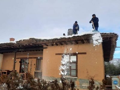 برف روبی از پشت بام