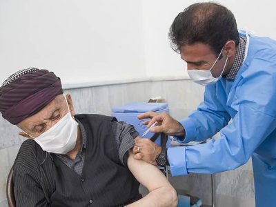 تزریق واکسن کرونا در سالمندان