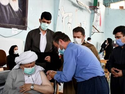 تزریق واکسن کووبرکت توسط امام جمعه پاوه