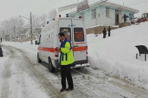 امدادرسانی به یک مادر باردار در برف شهر بانه وره بخش باینگان