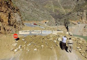 ۳ محور ورودی و خروجی شهرستان پاوه مسدود شد