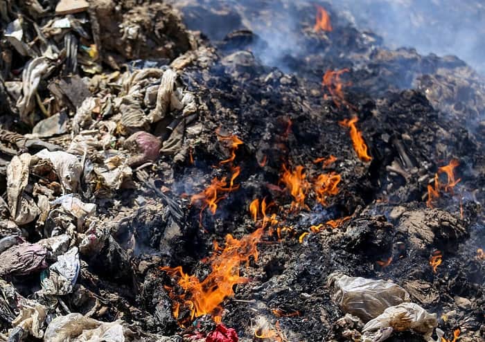 سوزاندن زباله سلامتی مردم و محیط زیست را تهدید می‌کند