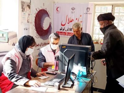 ارائه خدمات کاروان سلامت هلال‌احمر در مناطق محروم جوانرود